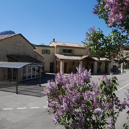 L'Oustaou Castellane Hostel ภายนอก รูปภาพ