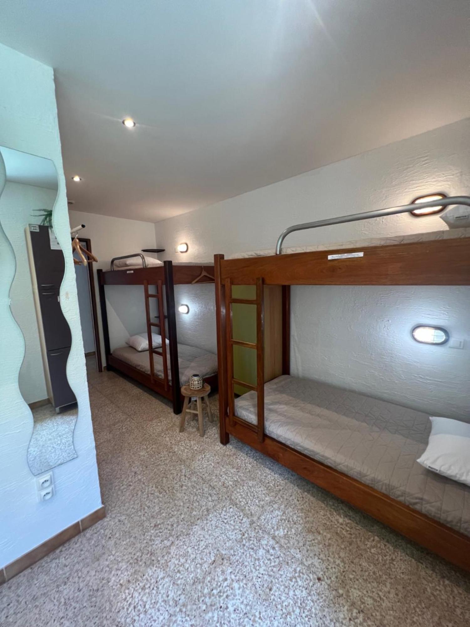 L'Oustaou Castellane Hostel ภายนอก รูปภาพ