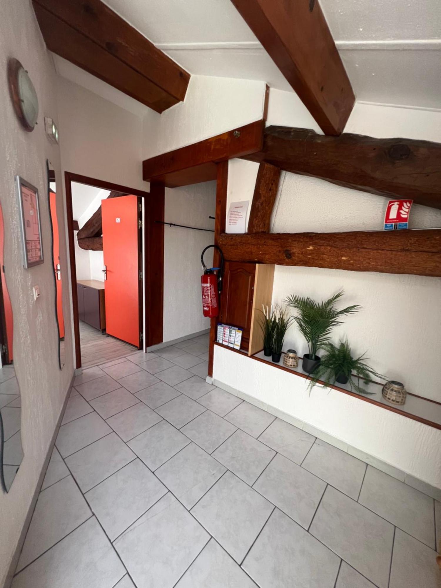 L'Oustaou Castellane Hostel ภายนอก รูปภาพ