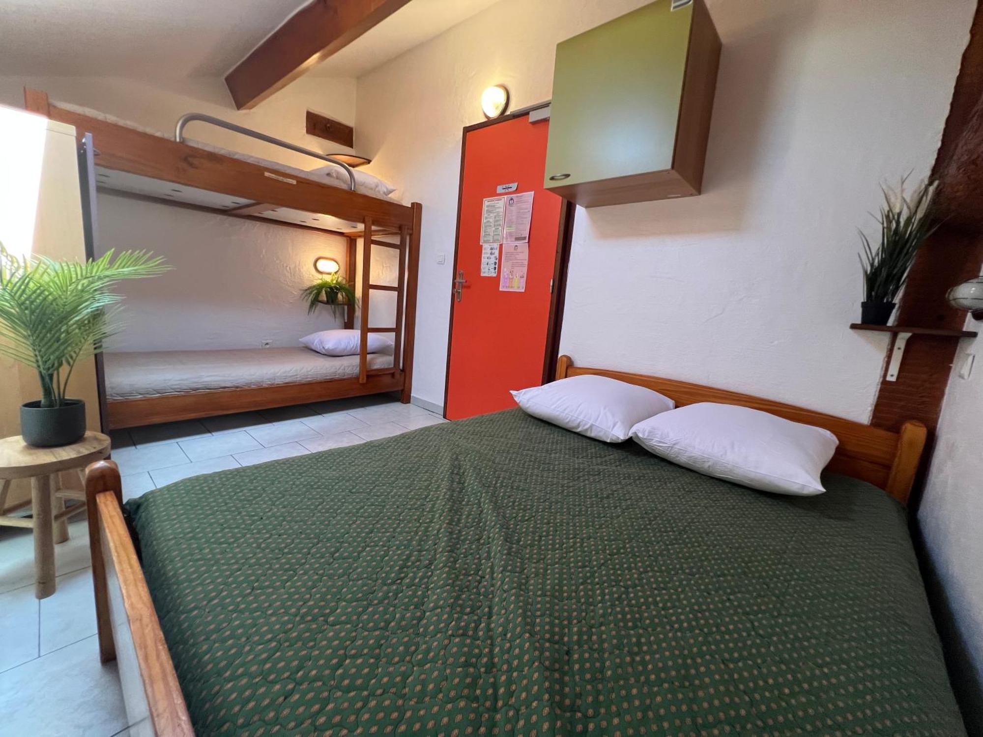 L'Oustaou Castellane Hostel ภายนอก รูปภาพ