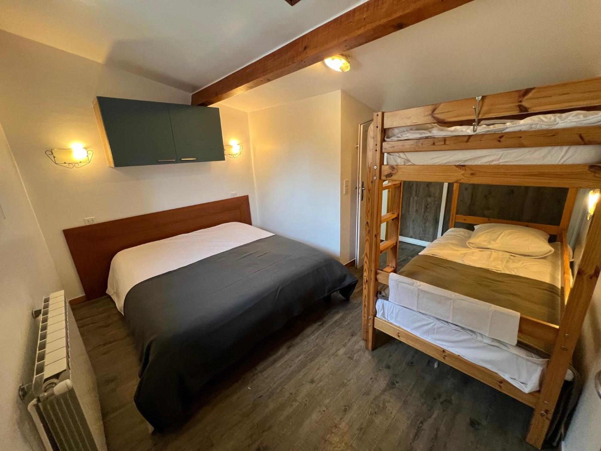 L'Oustaou Castellane Hostel ภายนอก รูปภาพ