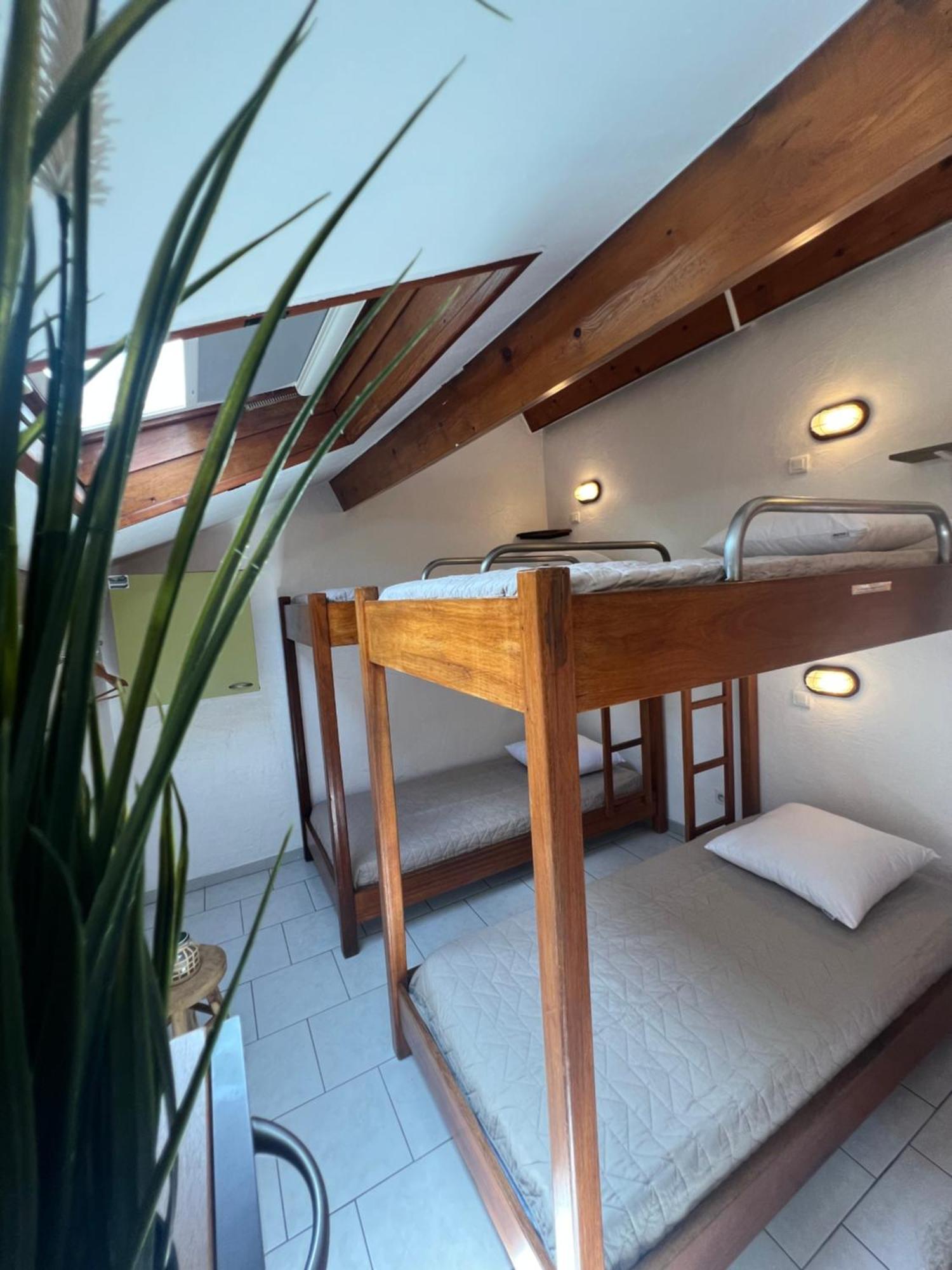 L'Oustaou Castellane Hostel ภายนอก รูปภาพ