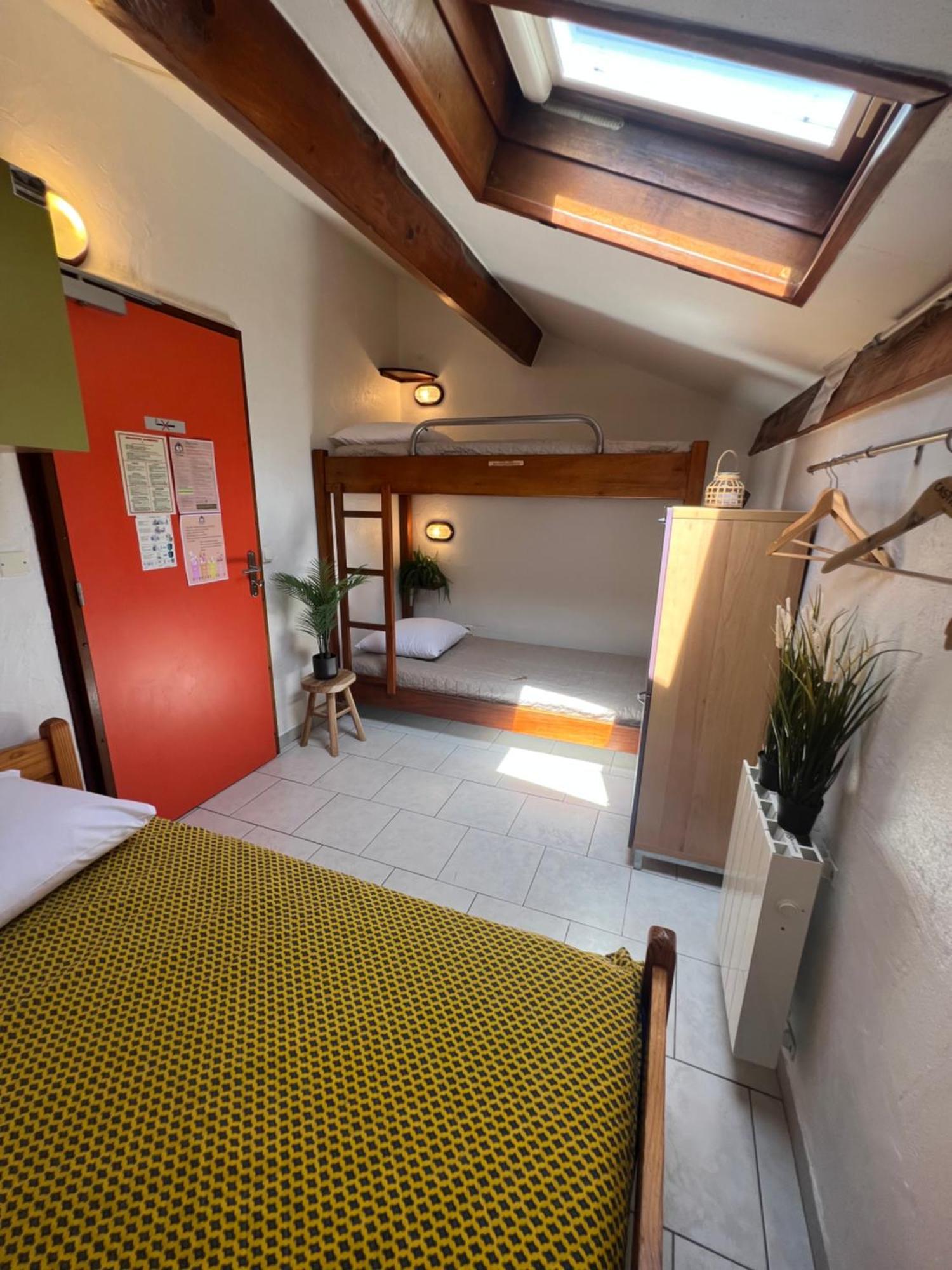L'Oustaou Castellane Hostel ภายนอก รูปภาพ