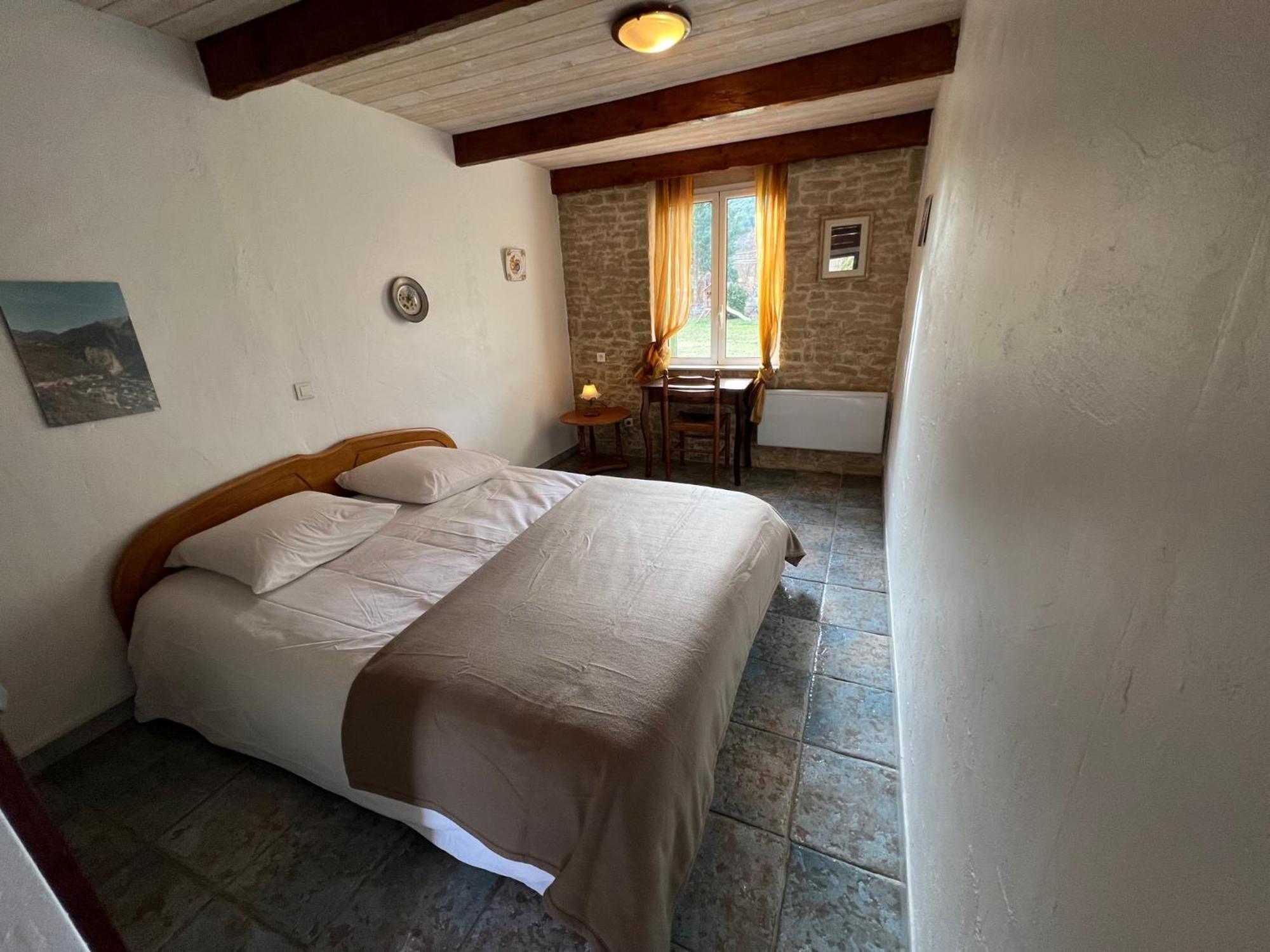 L'Oustaou Castellane Hostel ภายนอก รูปภาพ