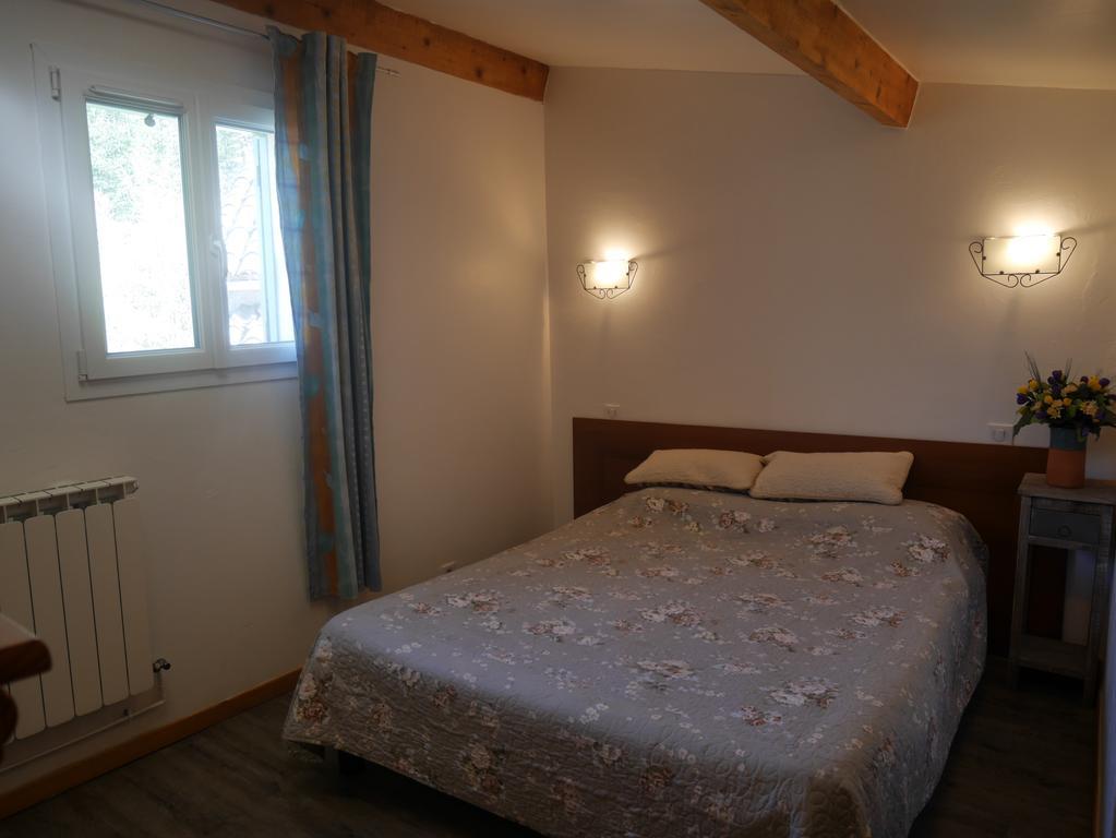 L'Oustaou Castellane Hostel ภายนอก รูปภาพ