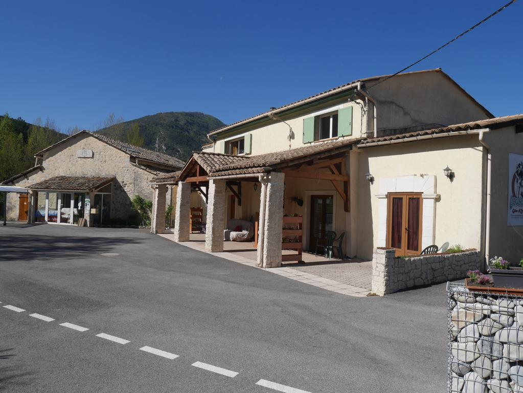 L'Oustaou Castellane Hostel ภายนอก รูปภาพ